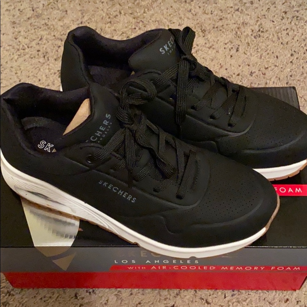 Like New Skechers Size 9